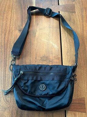 lululemon athletica | Bags | New Lululemon Sling Crossbody Bag 2l | Poshmark
